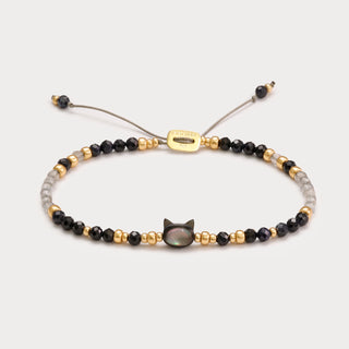 Petite-Schutz & Verspieltheit – Schwarzer Turmalin-Armband mit Perlmutt-Katzenmotiv