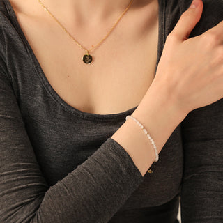 Whisper-Zarte Strahlen – Das Mini-Mondstein-Armband